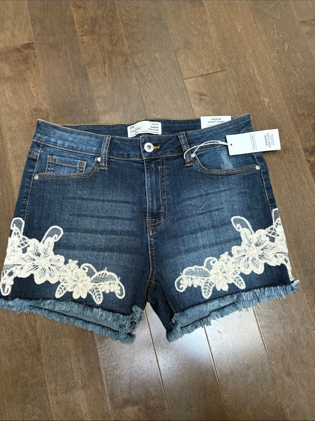 Ardene Denim Embroidered Lace Trim Shorts Nwt